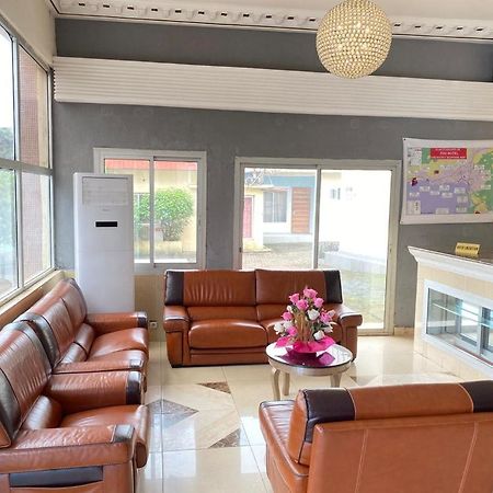 לימבה Fini Hotel Bobende מראה חיצוני תמונה