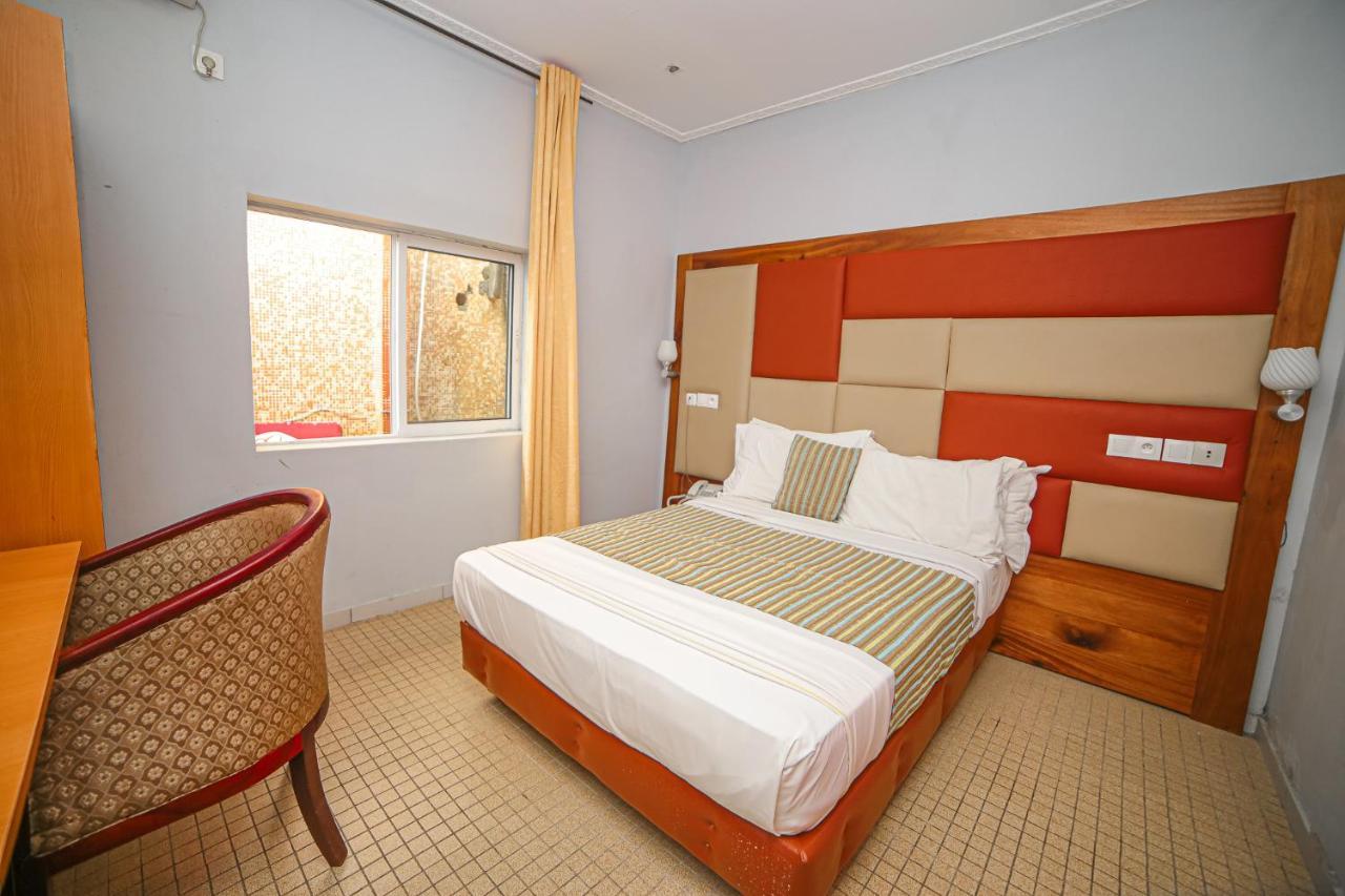 לימבה Fini Hotel Bobende מראה חיצוני תמונה