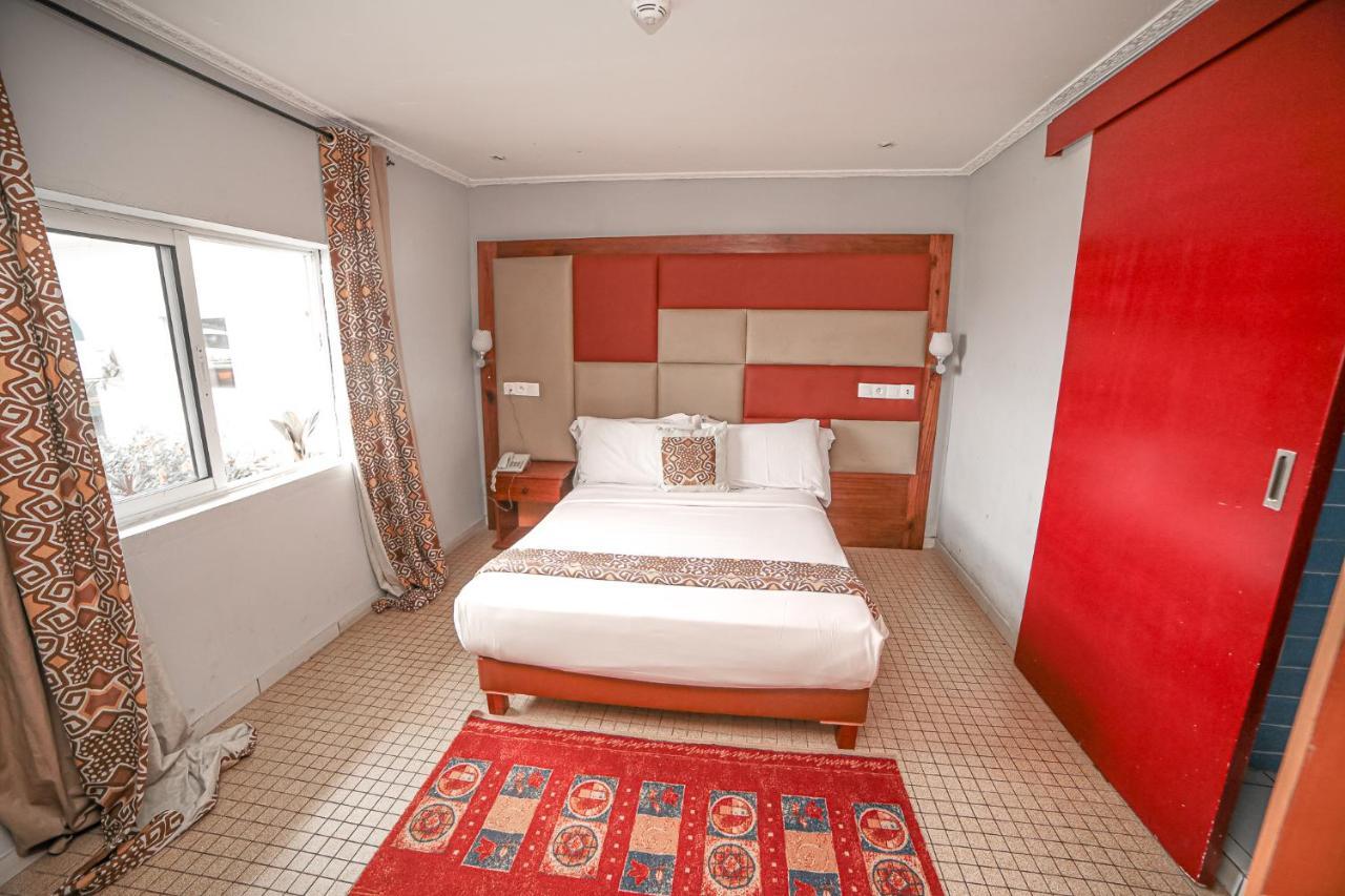 לימבה Fini Hotel Bobende מראה חיצוני תמונה