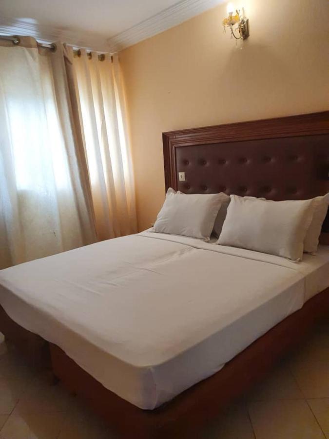 לימבה Fini Hotel Bobende מראה חיצוני תמונה