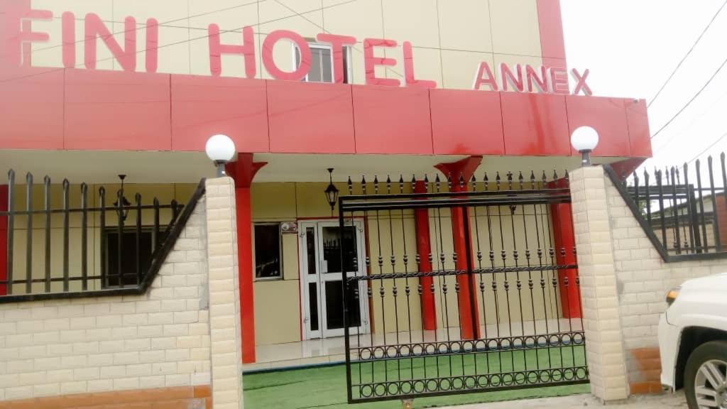 לימבה Fini Hotel Bobende מראה חיצוני תמונה