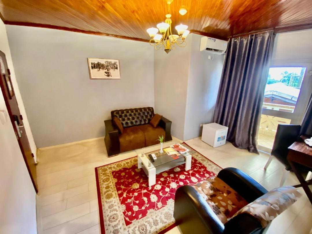 לימבה Fini Hotel Bobende מראה חיצוני תמונה