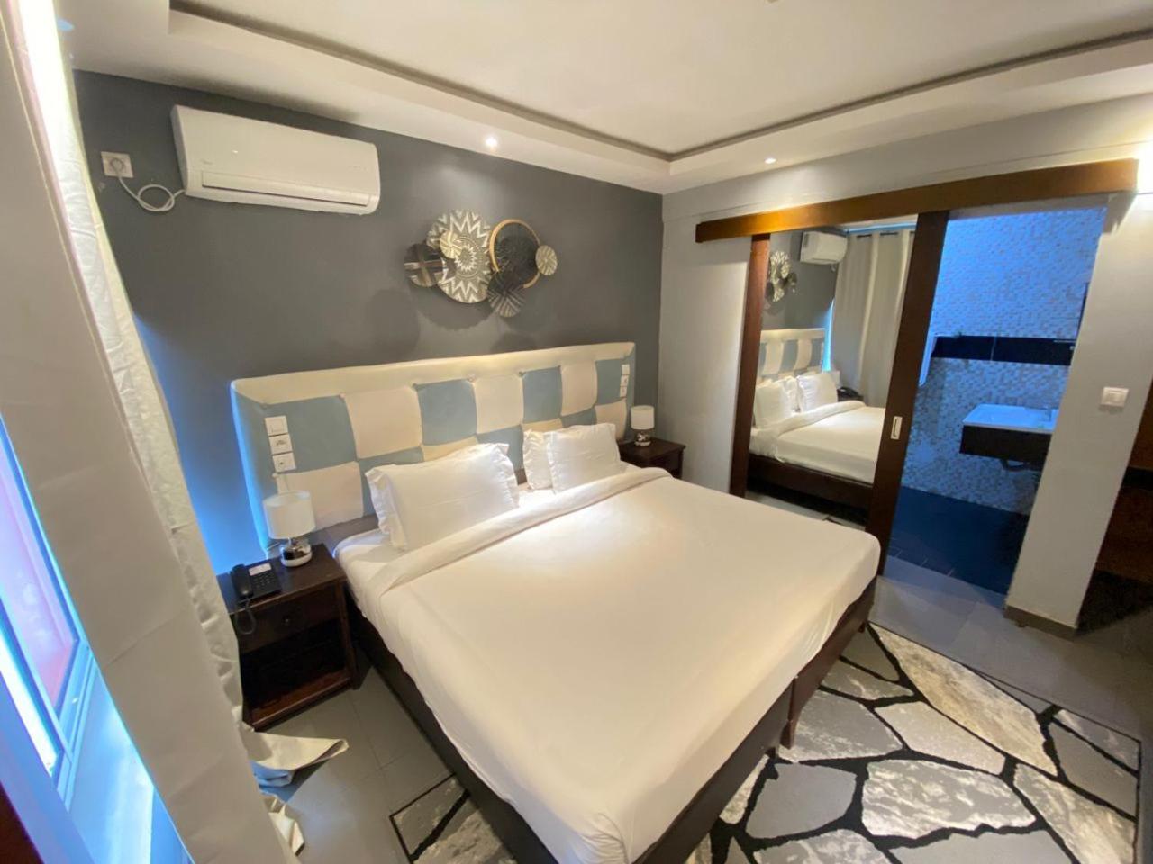 לימבה Fini Hotel Bobende מראה חיצוני תמונה