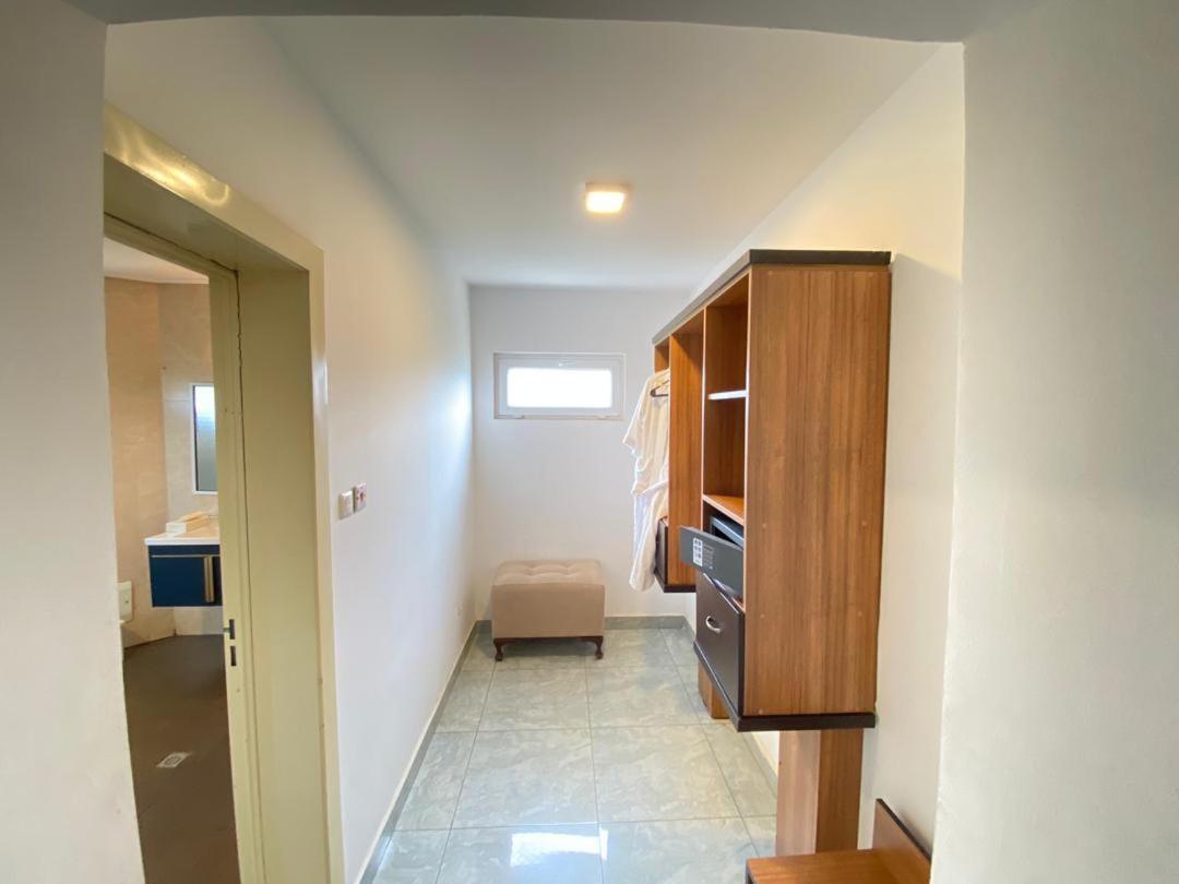 לימבה Fini Hotel Bobende מראה חיצוני תמונה