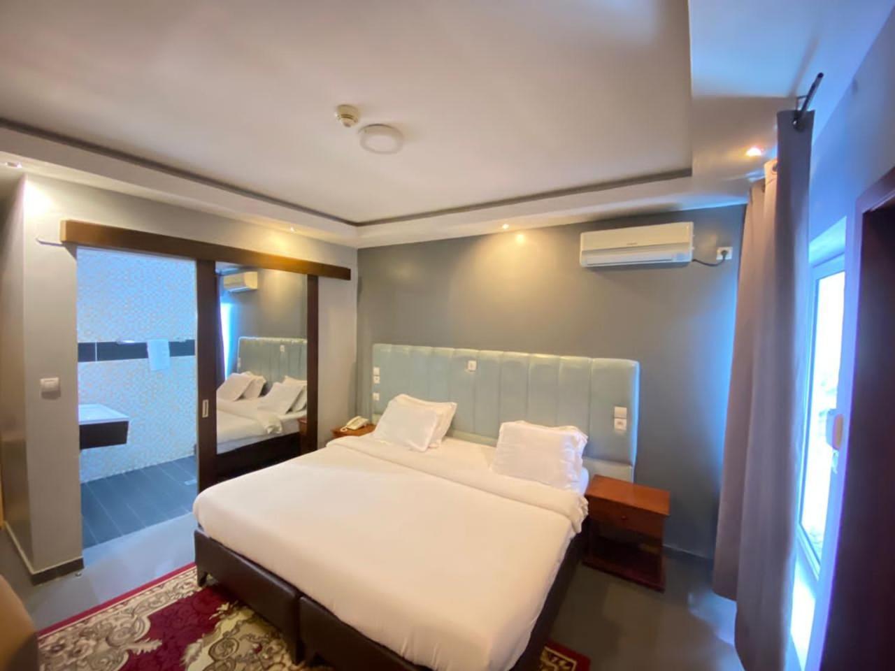 לימבה Fini Hotel Bobende מראה חיצוני תמונה