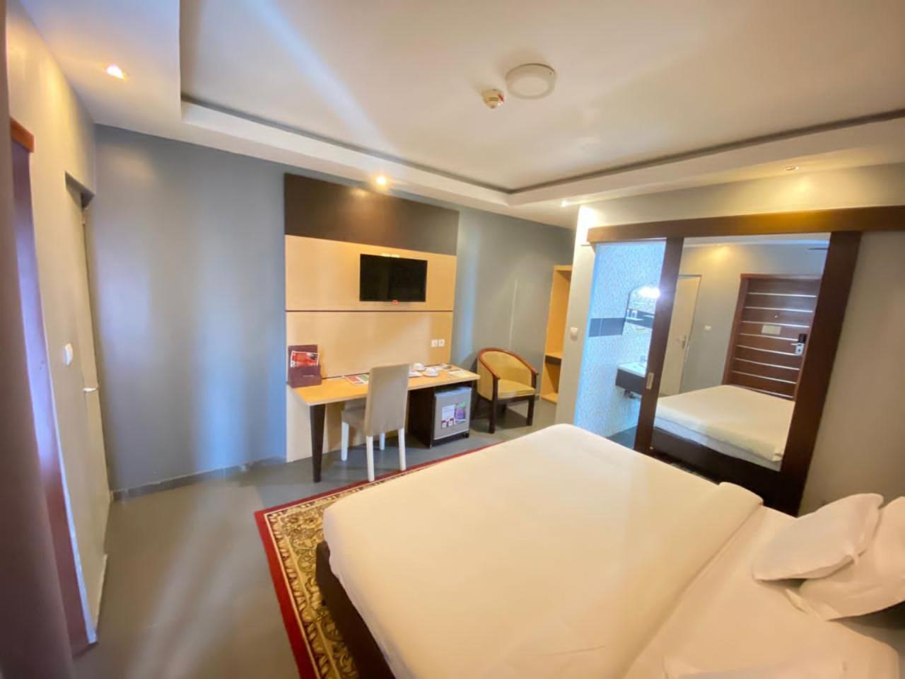 לימבה Fini Hotel Bobende מראה חיצוני תמונה