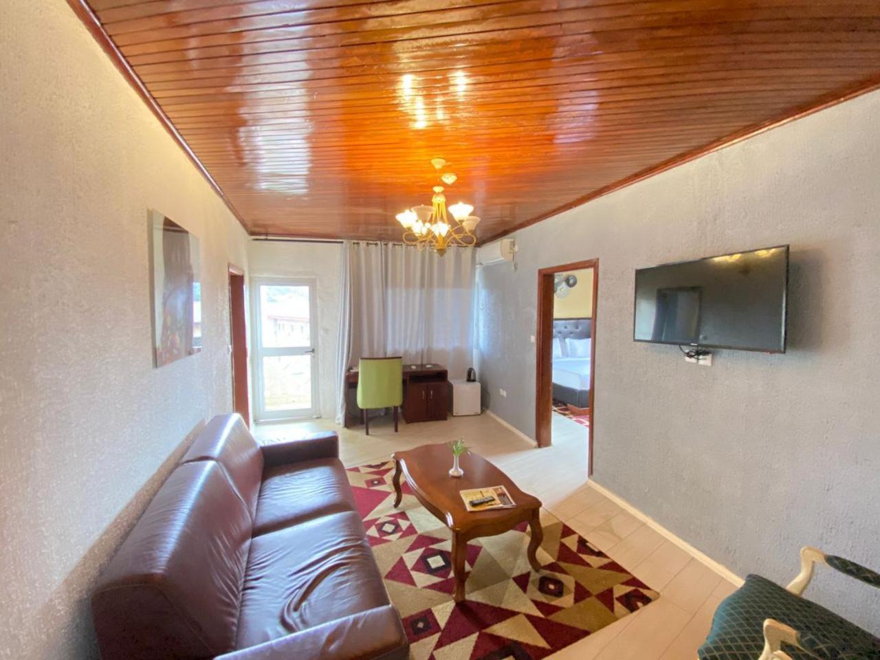 לימבה Fini Hotel Bobende מראה חיצוני תמונה