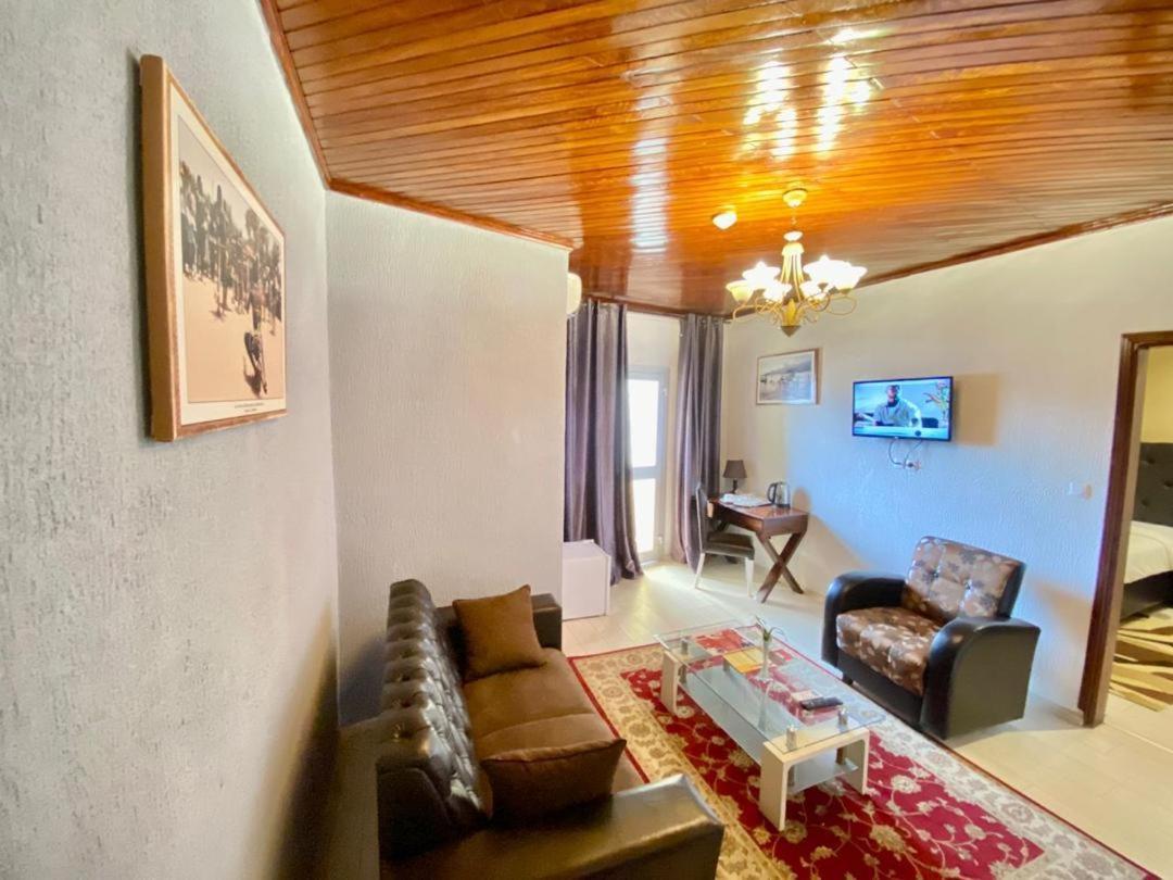 לימבה Fini Hotel Bobende מראה חיצוני תמונה