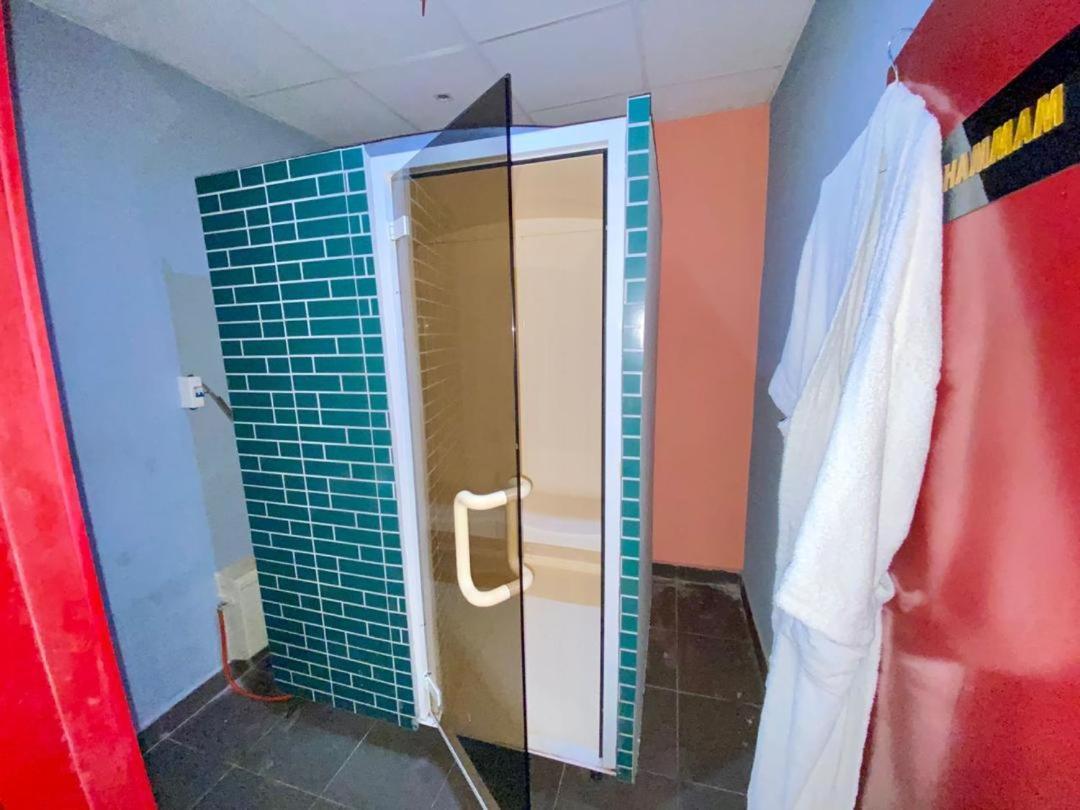לימבה Fini Hotel Bobende מראה חיצוני תמונה