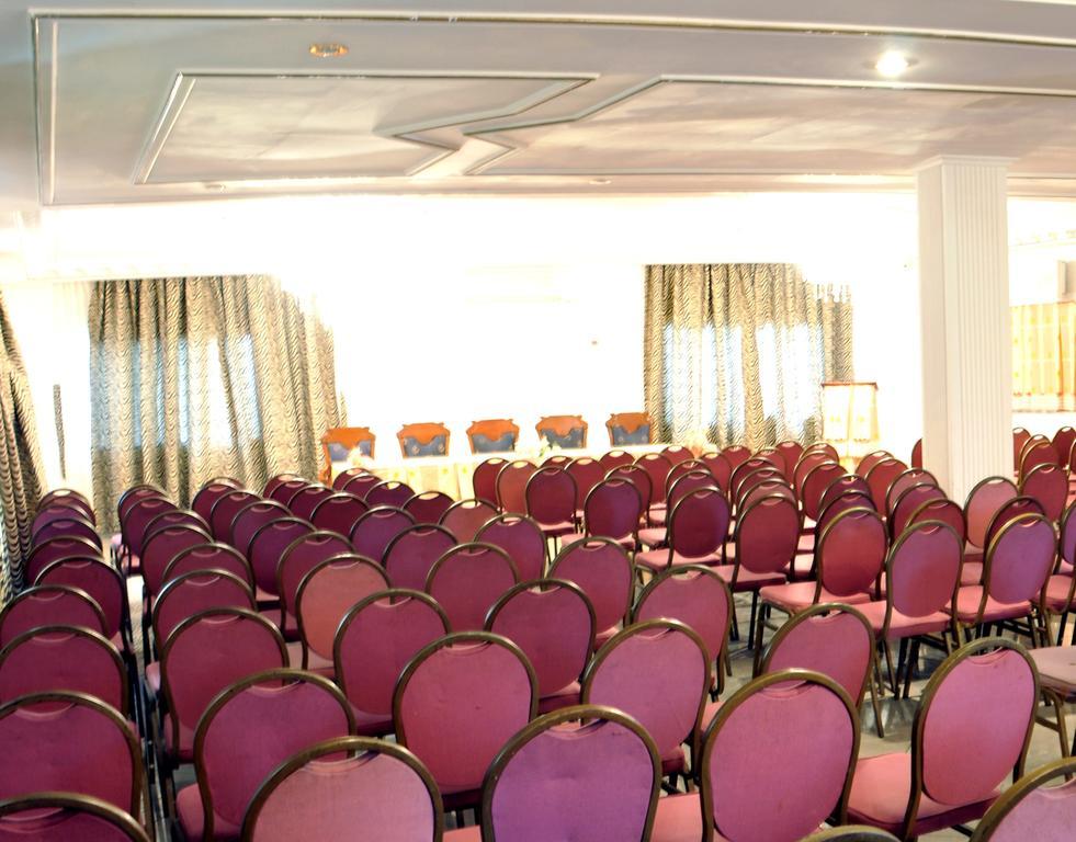 לימבה Fini Hotel Bobende מראה חיצוני תמונה