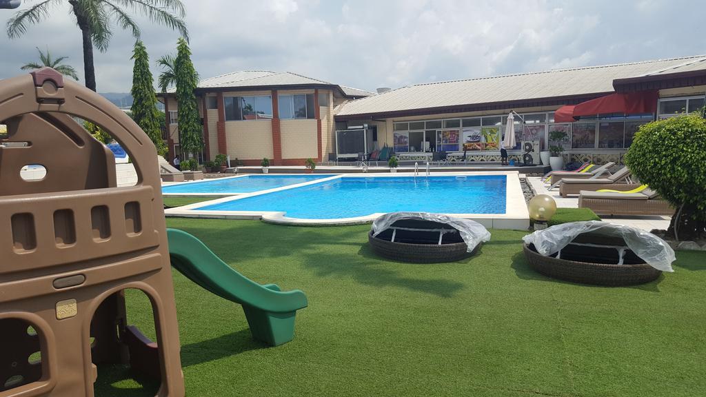 לימבה Fini Hotel Bobende מראה חיצוני תמונה