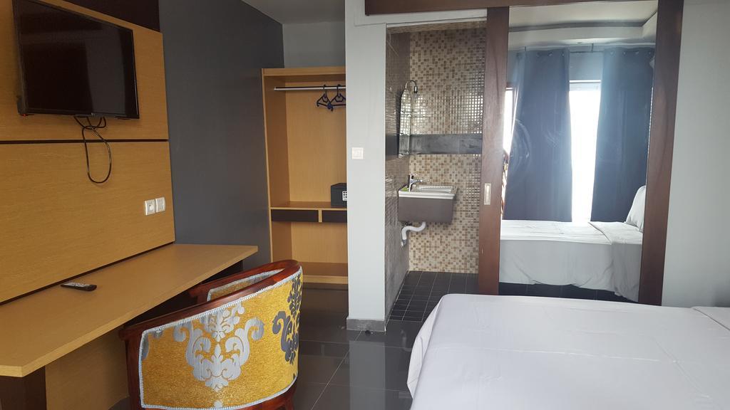 לימבה Fini Hotel Bobende מראה חיצוני תמונה