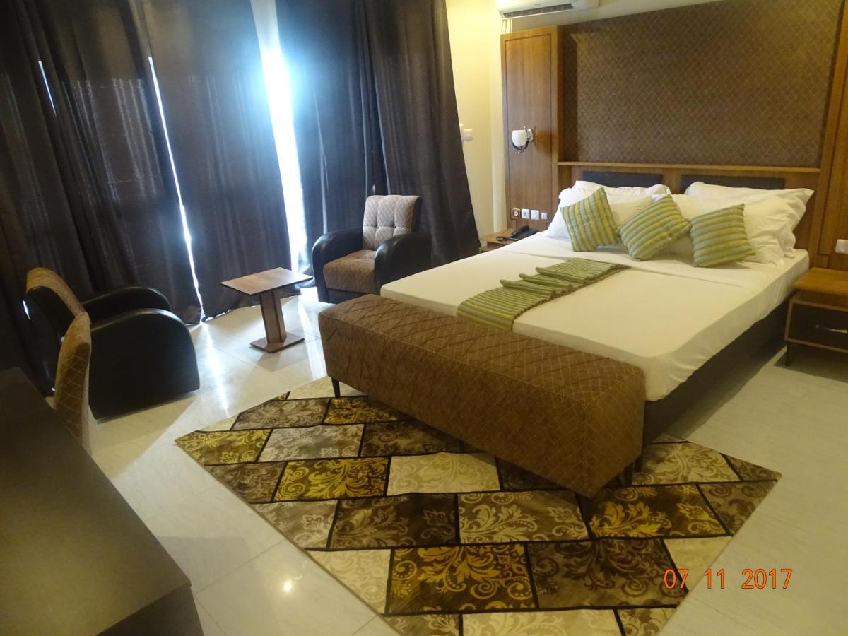 לימבה Fini Hotel Bobende מראה חיצוני תמונה